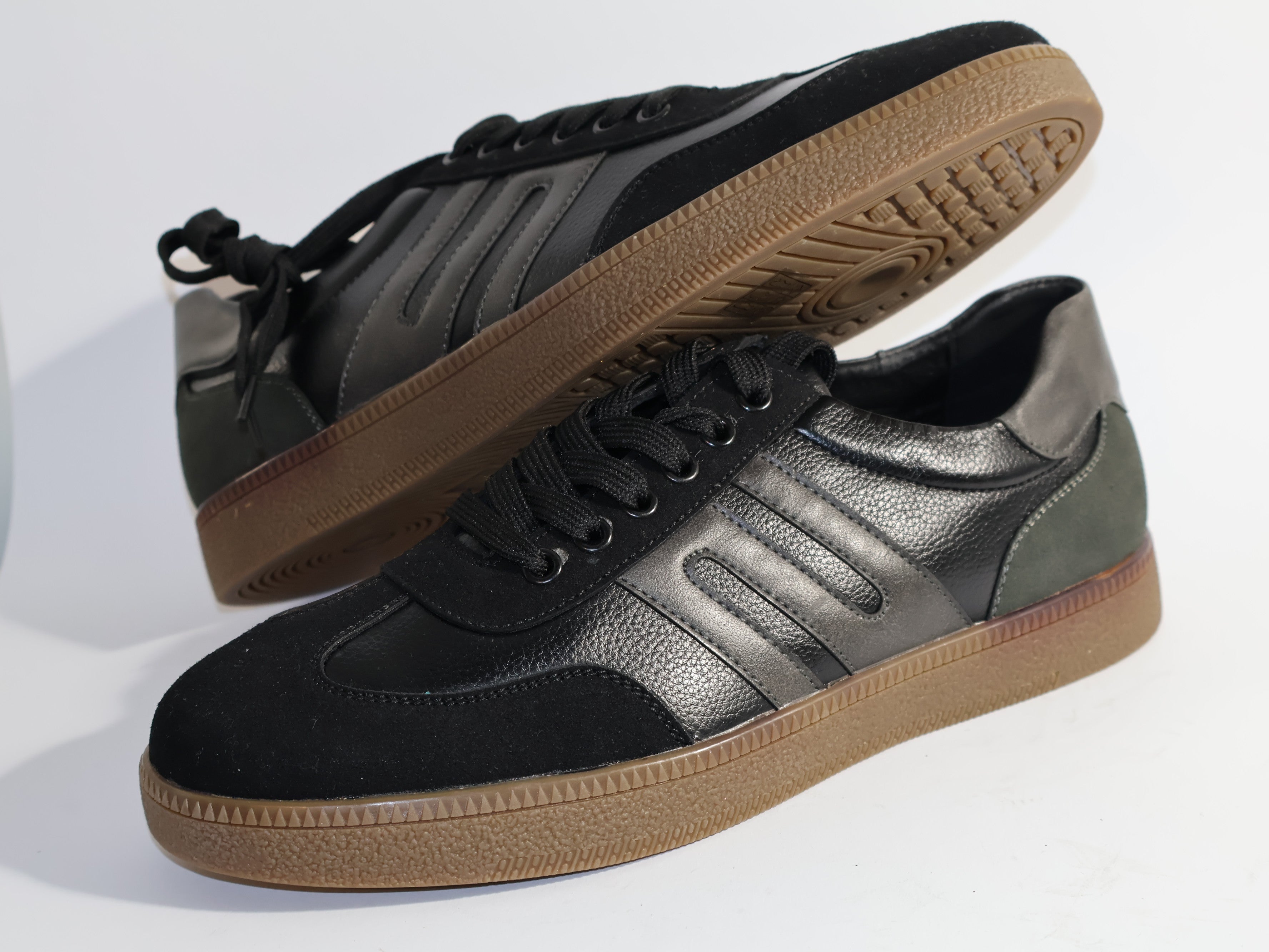 Moderne Herren Sneaker in Schwarz und Grau - Bequeme Freizeitschuhe mit Leder-Optik