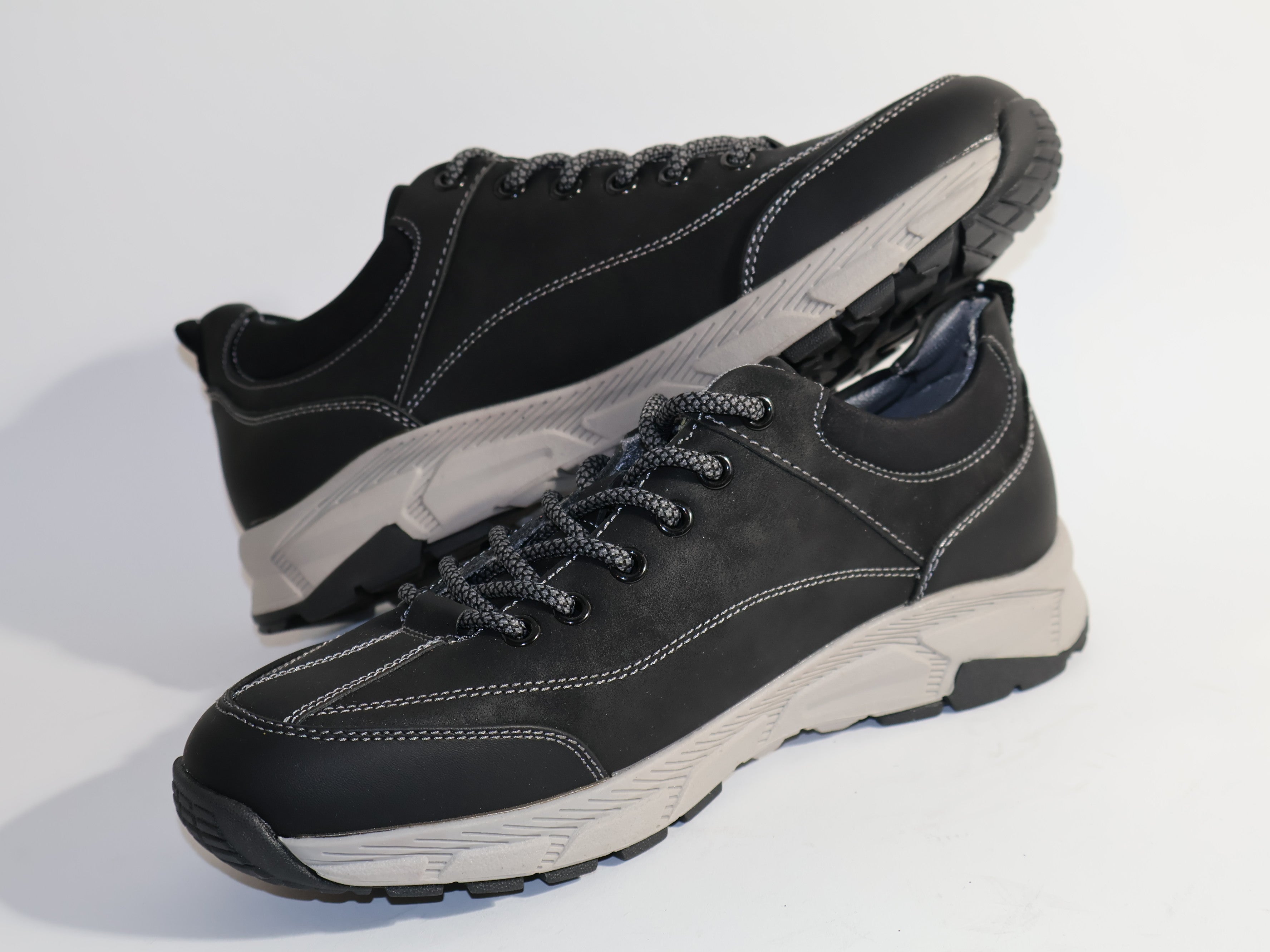 Moderne Herren Sneaker in Schwarz und Grau - Bequeme Freizeitschuhe mit Leder-Optik