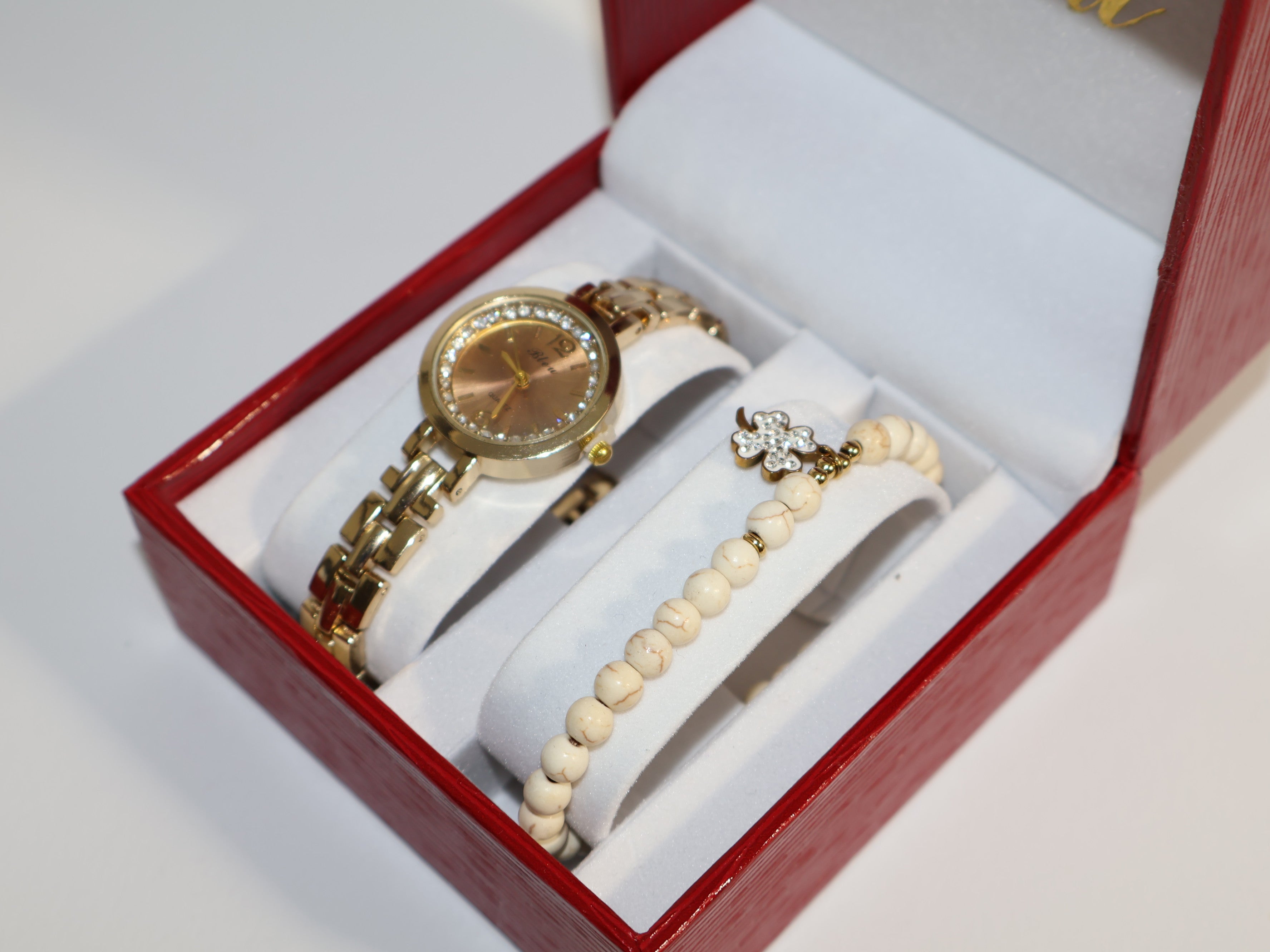 Elegantes Damenuhren-Set mit Armband – Goldene Armbanduhr und Perlenarmband im Geschenkkarton