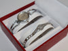 Elegantes Damenuhren-Set mit Armband – Goldene Armbanduhr und Perlenarmband im Geschenkkarton