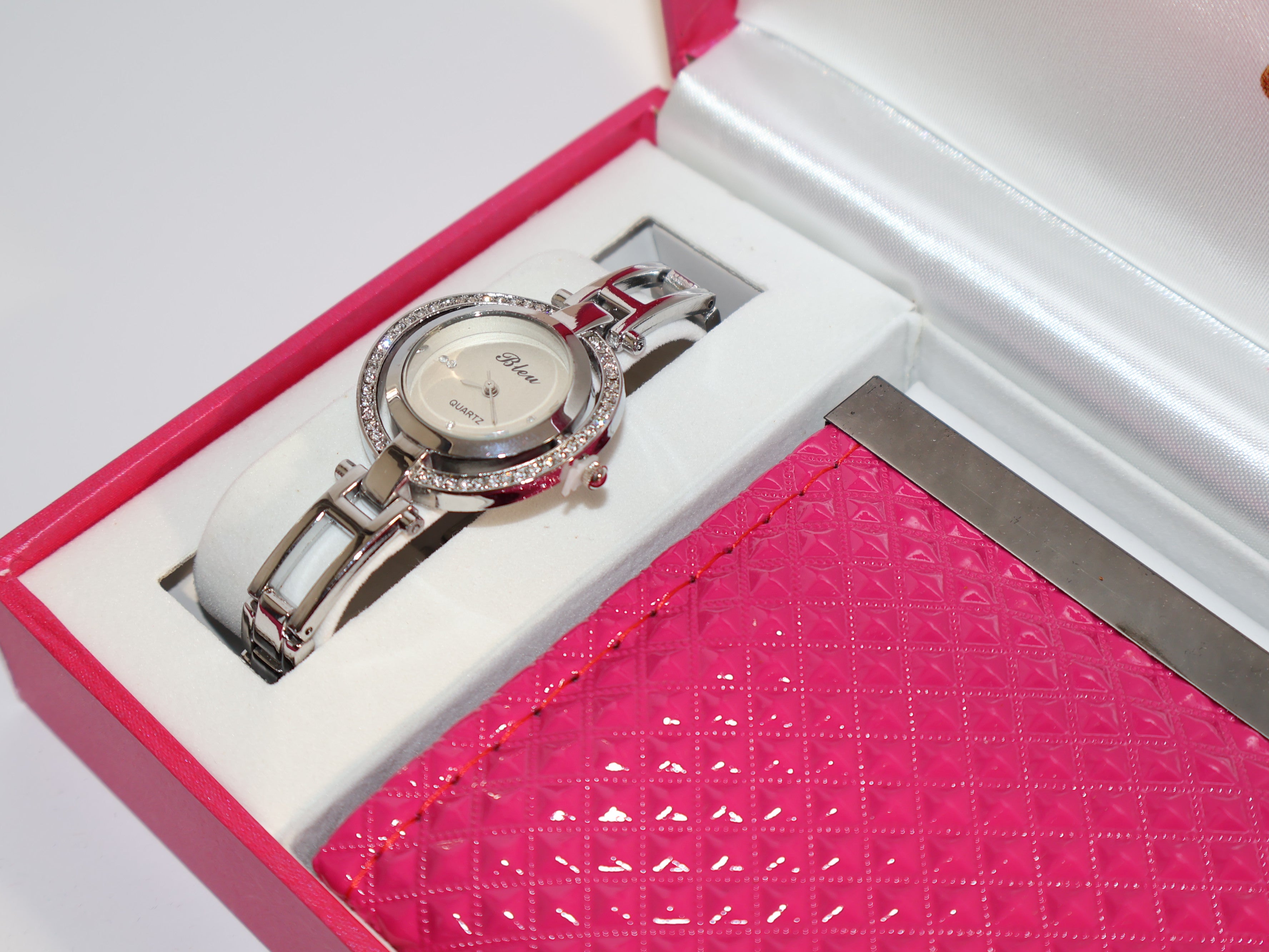 Damenuhren- und Geldbörsen-Set – Stilvolle Silberne Armbanduhr mit Modischer Geldbörse in Rosa Geschenkbox