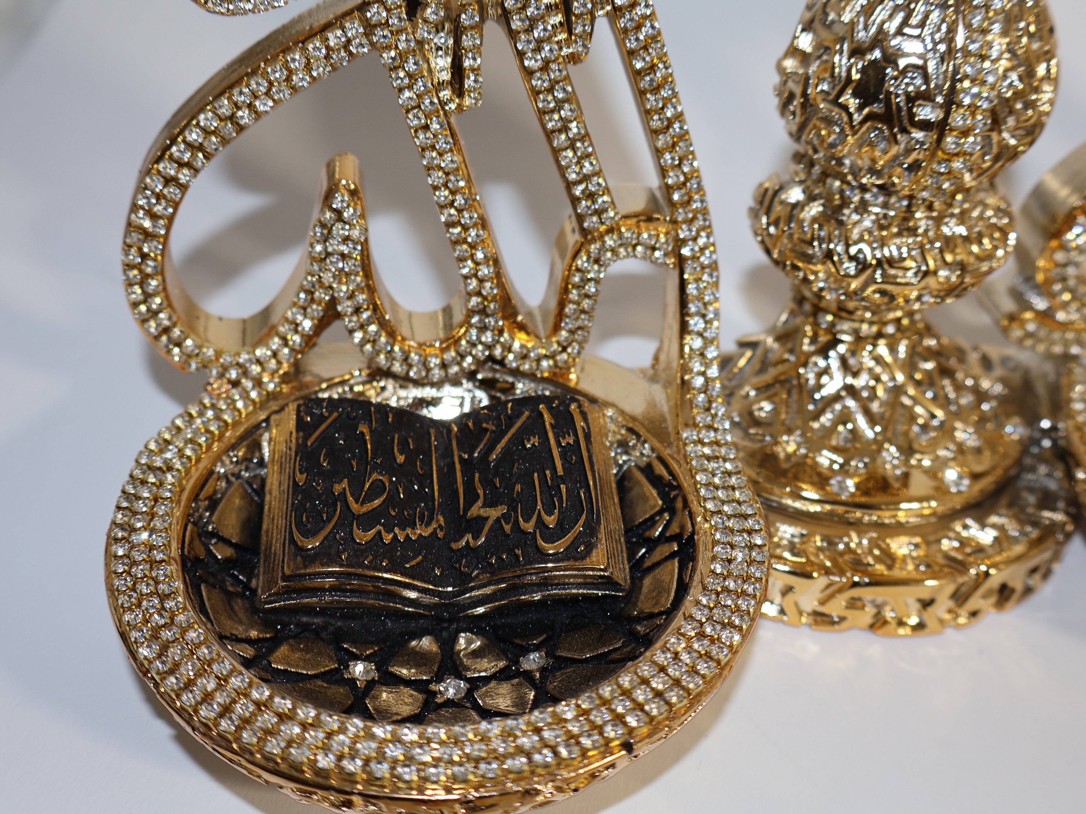Luxuriöse Islamische Kalligrafie-Deko mit Strasssteinen – Elegantes Arabisches Kunstwerk in Gold