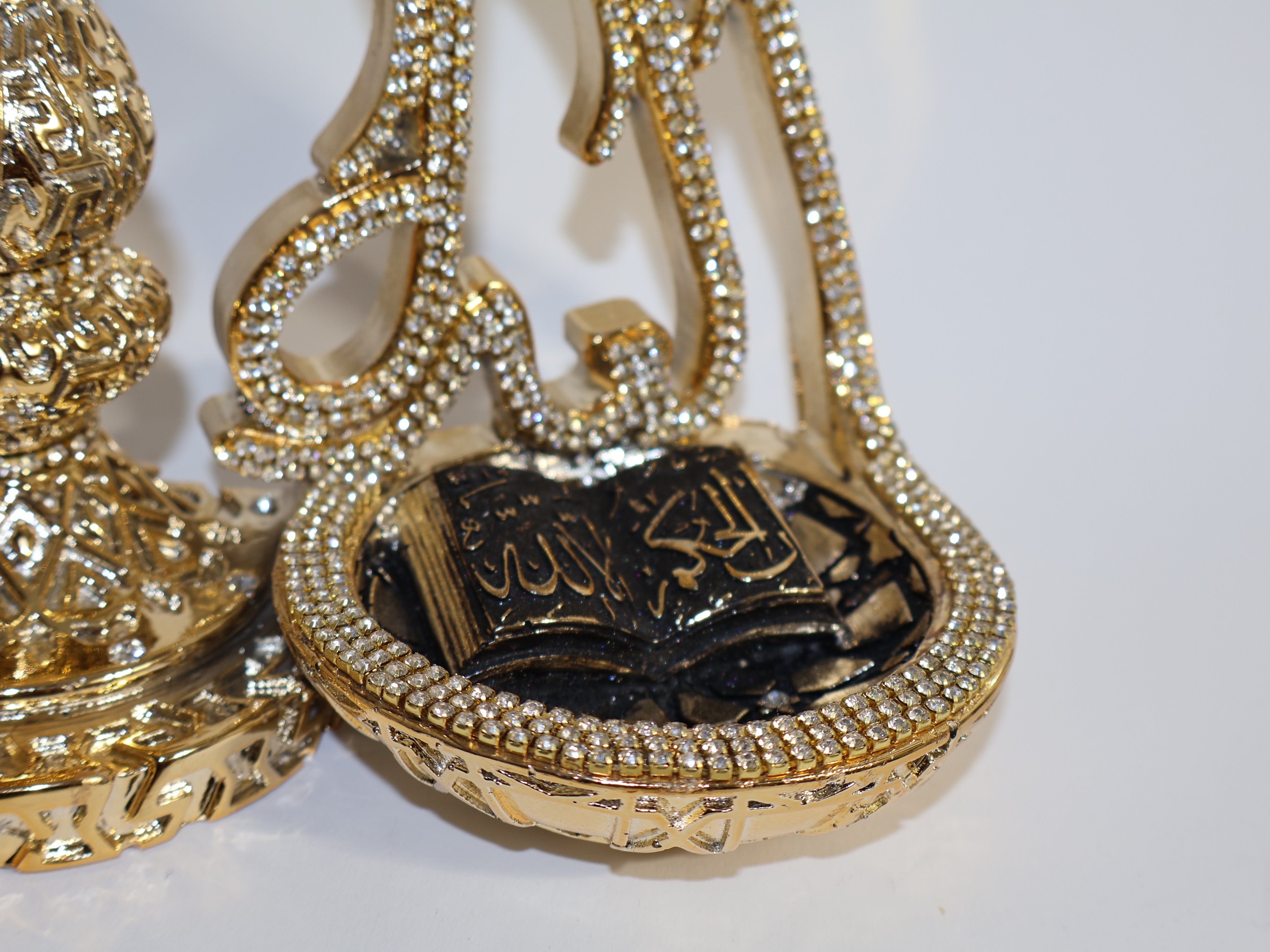 Luxuriöse Islamische Kalligrafie-Deko mit Strasssteinen – Elegantes Arabisches Kunstwerk in Gold