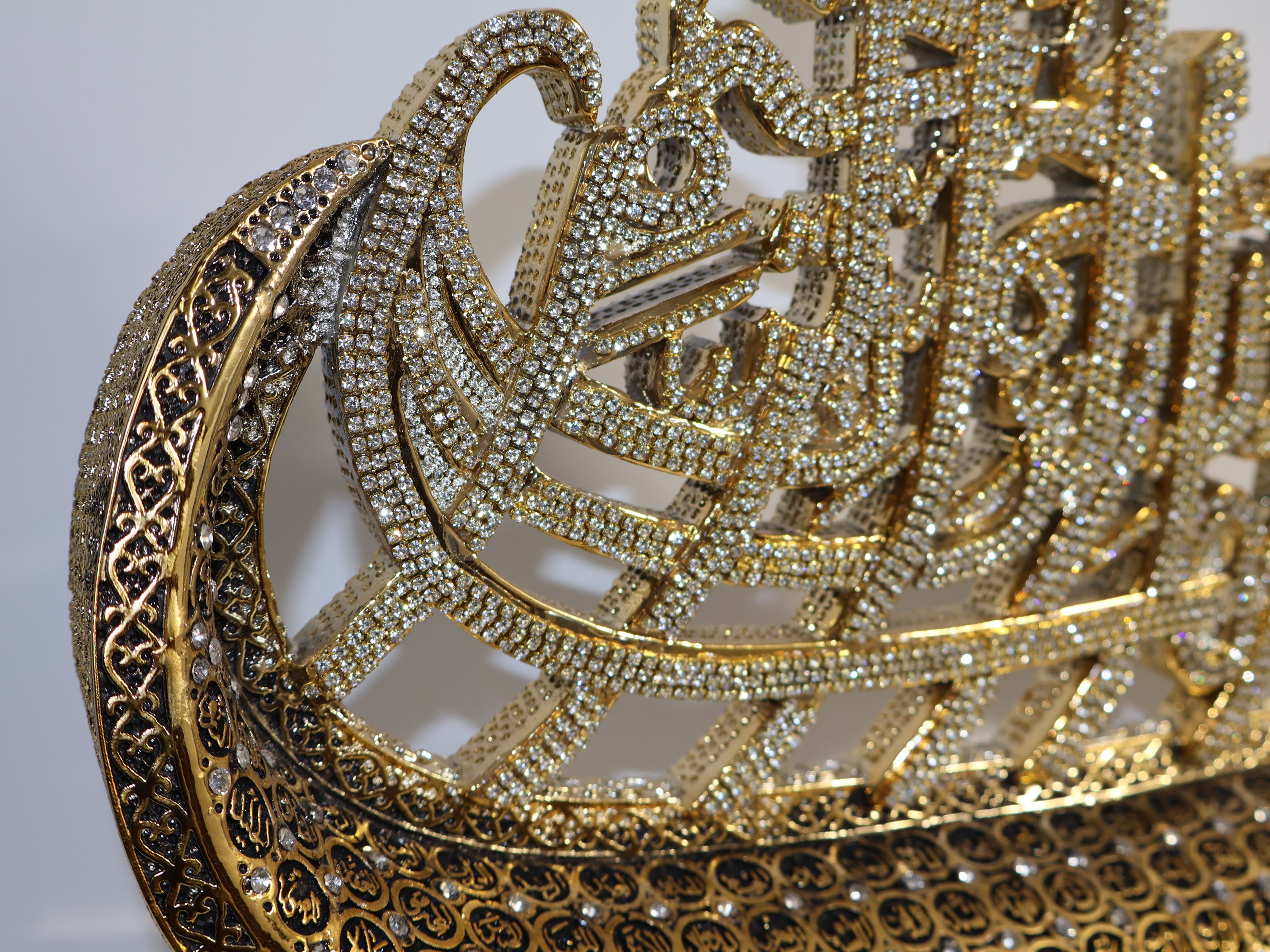 Luxuriöse Islamische Kalligrafie-Deko mit Strasssteinen – Elegantes Arabisches Kunstwerk in Gold