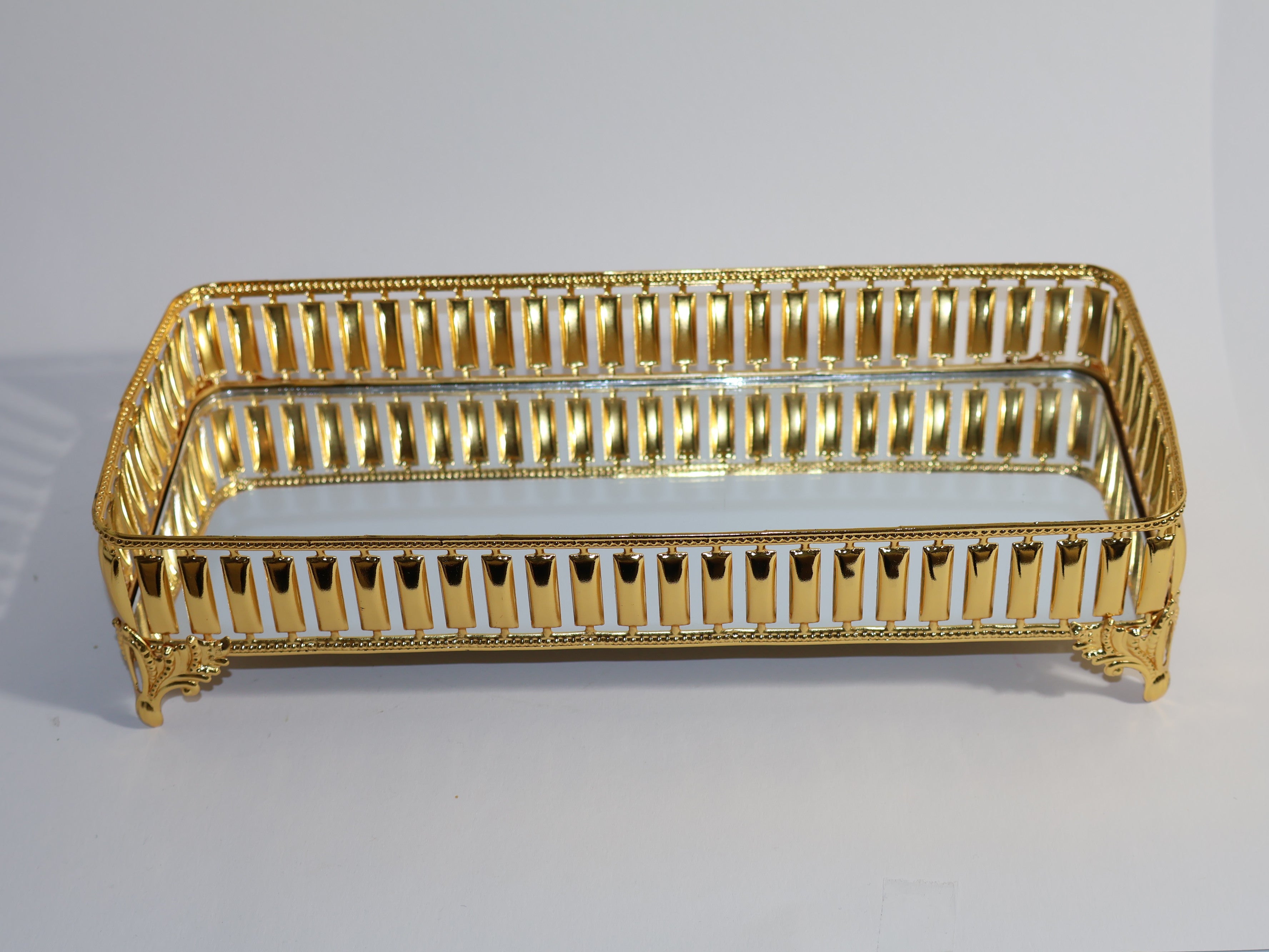 Rechteckiges Goldtablett mit Spiegelboden – Elegantes Deko- und Serviertablett für Zuhause und Events, Länge: 30cm , Breite 15cm , Höhe 8cm.