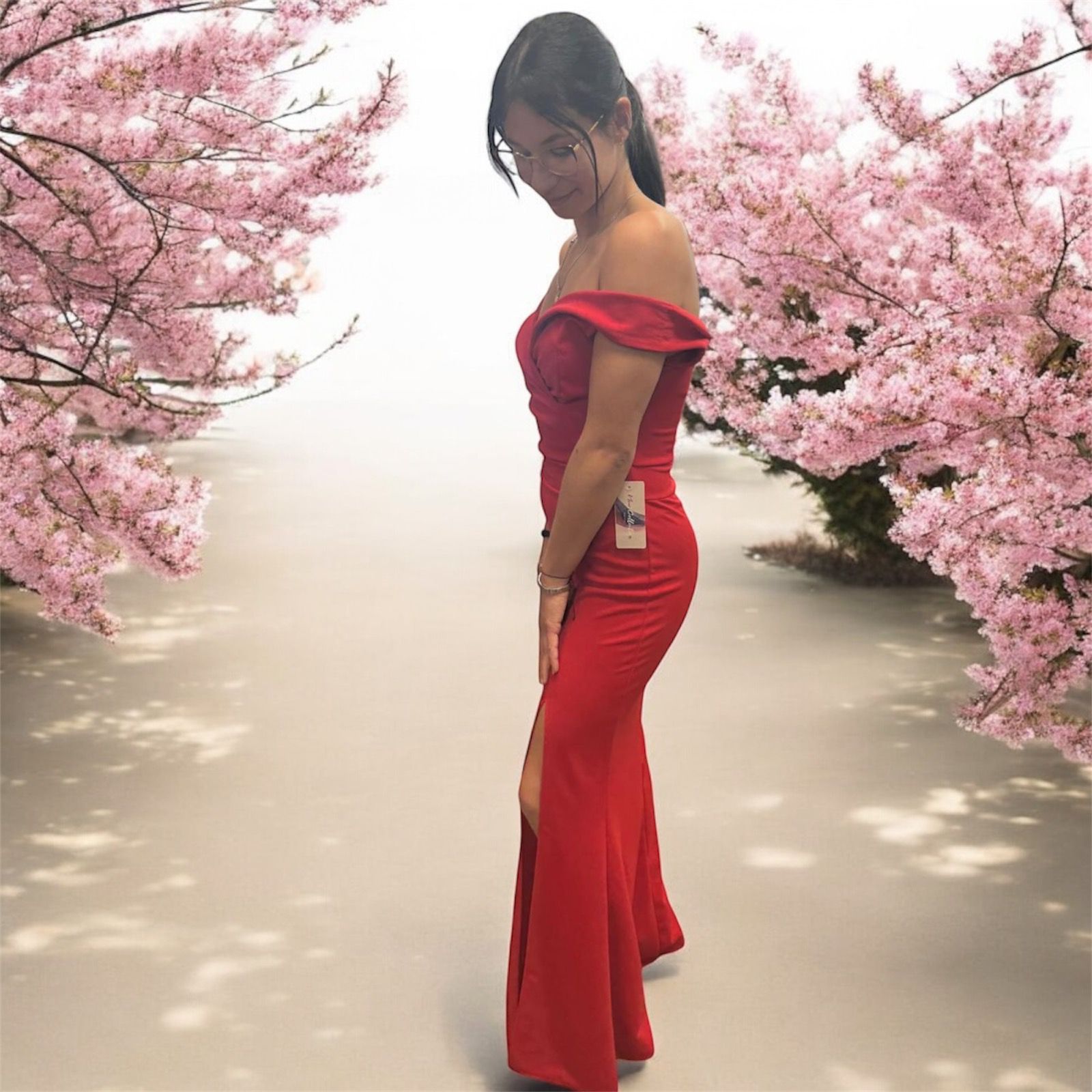 Elegantes Abendkleid in Rot mit Off-Shoulder und hohem Beinschlitz