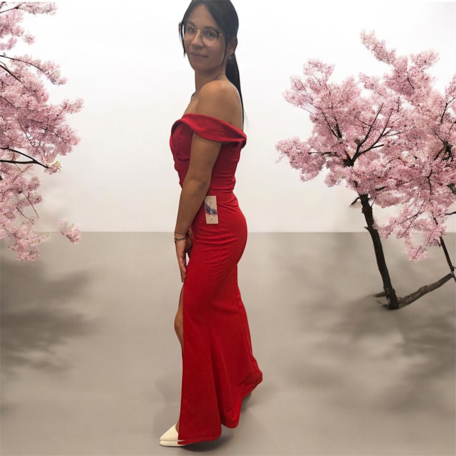Elegantes Abendkleid in Rot mit Off-Shoulder und hohem Beinschlitz