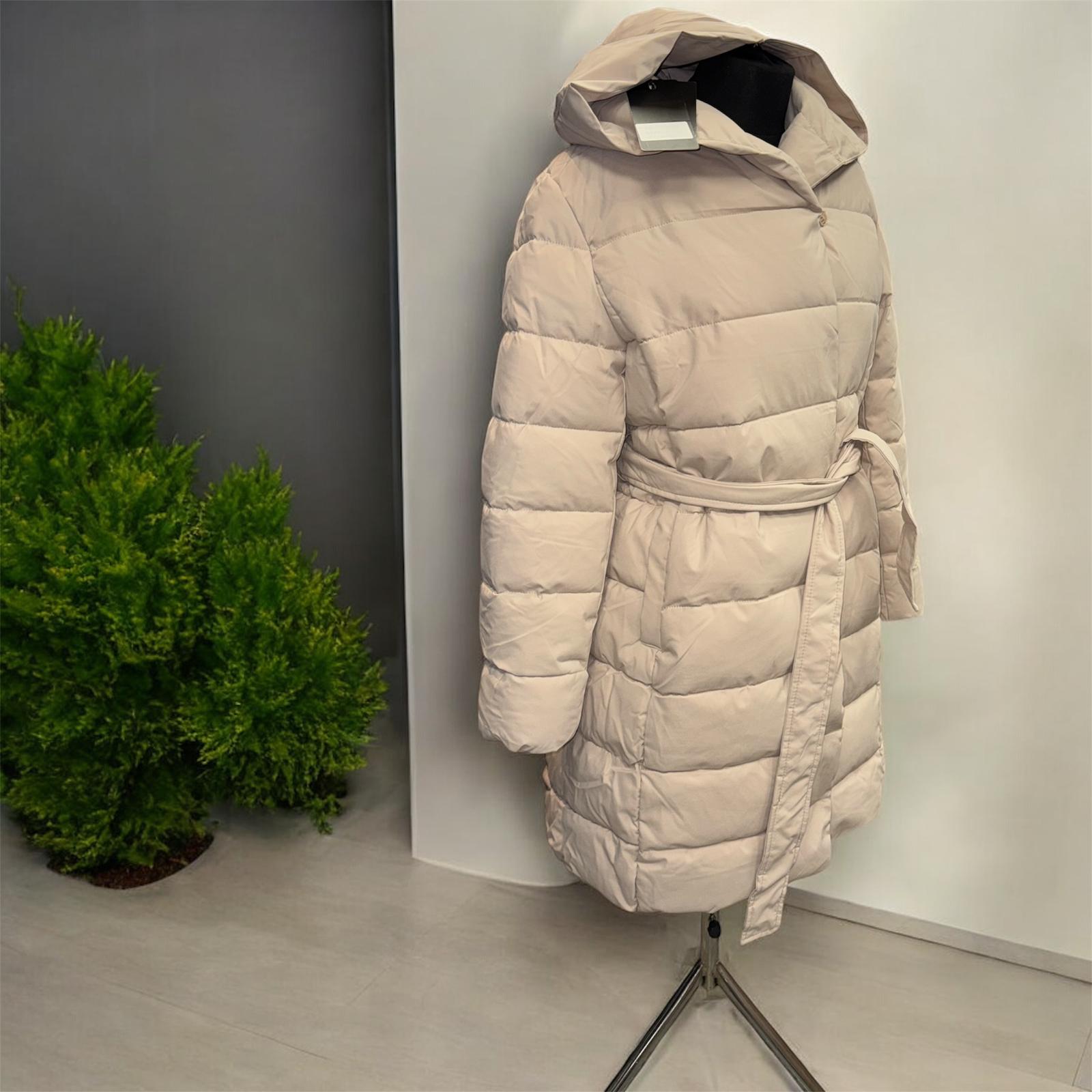 cremige beige Winterjacke, kurze Jacke für Frauen, asymmetrische Jacke, winddichte Jacke, gesteppte Jacke