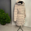 cremige beige Winterjacke, kurze Jacke für Frauen, asymmetrische Jacke, winddichte Jacke, gesteppte Jacke