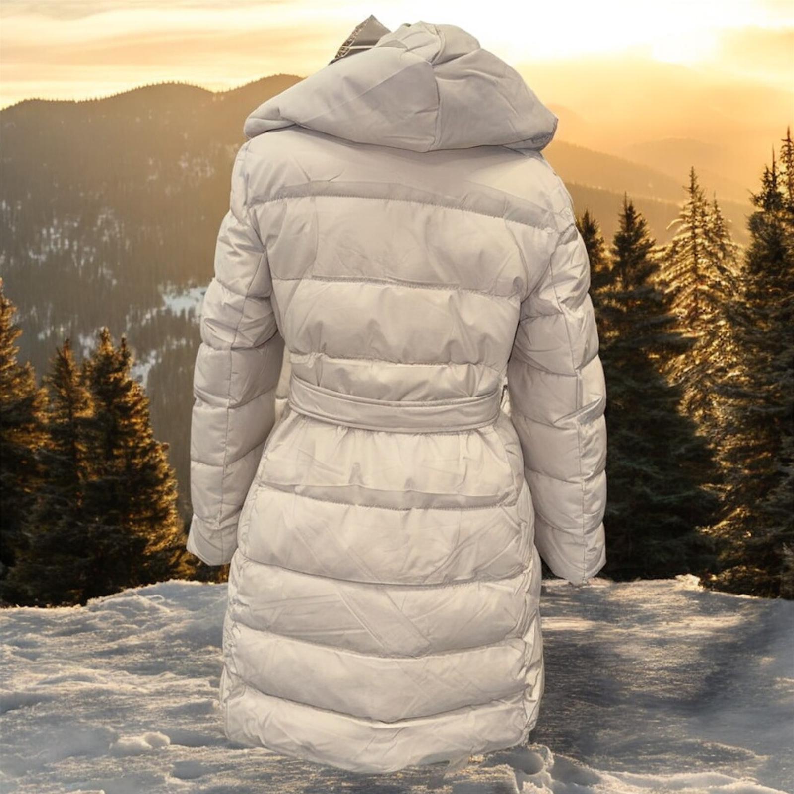 cremige beige Winterjacke, kurze Jacke für Frauen, asymmetrische Jacke, winddichte Jacke, gesteppte Jacke