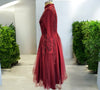 Elegantes Abendkleid in Glitzerndem Rot mit Tiefem Ausschnitt
