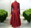 Elegantes Abendkleid in Glitzerndem Rot mit Tiefem Ausschnitt