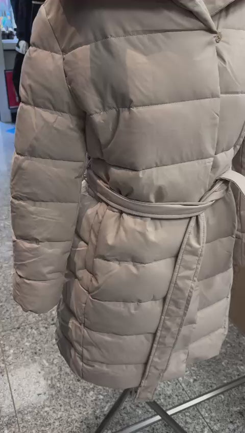 cremige beige Winterjacke, kurze Jacke für Frauen, asymmetrische Jacke, winddichte Jacke, gesteppte Jacke