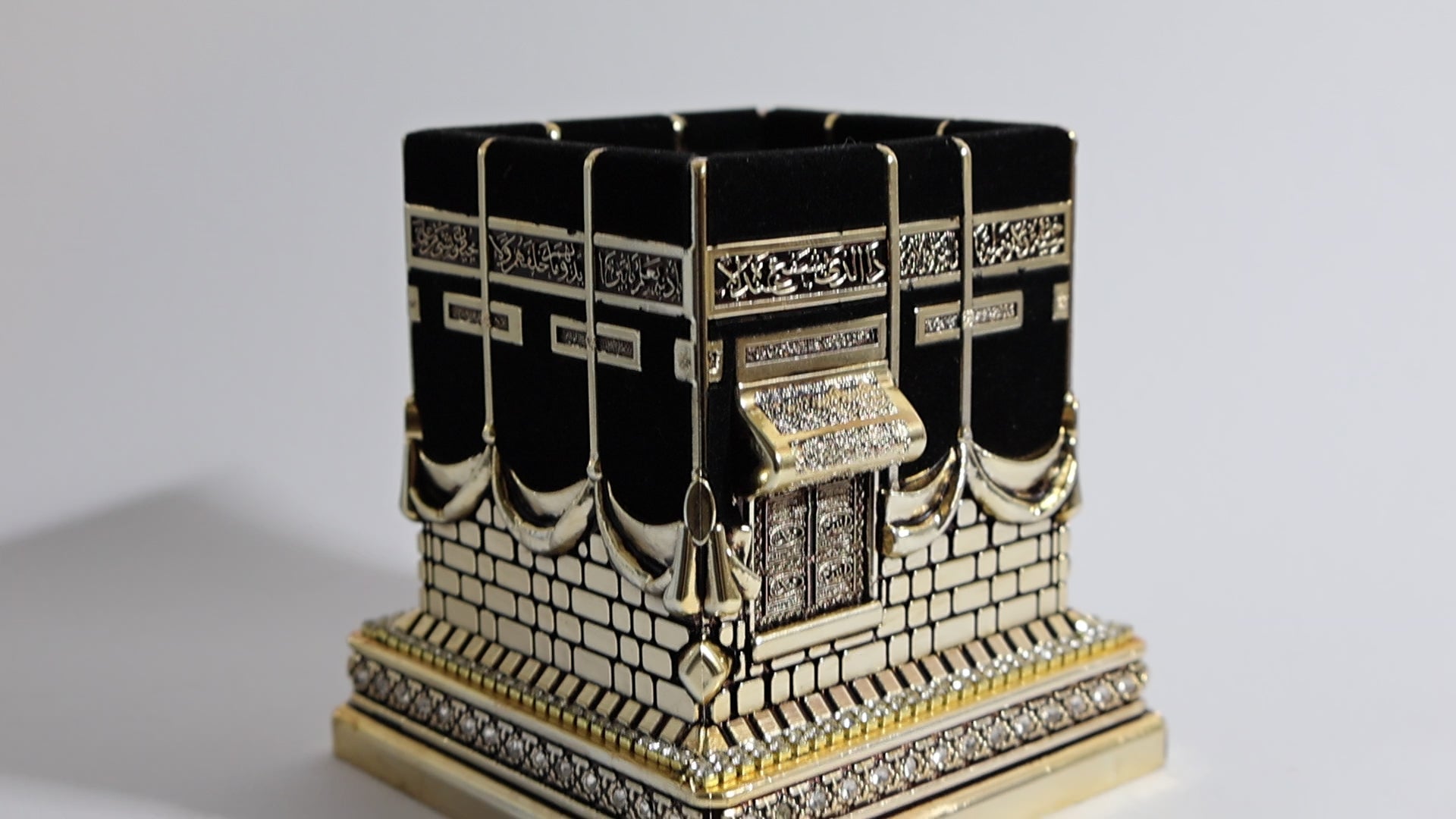Dekoratives Kaaba-Modell – Islamische Tischdekoration mit Strassakzenten