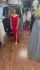 Laden und spielen Sie das Video im Galerie-Viewer ab, Elegantes Abendkleid in Rot mit Off-Shoulder und hohem Beinschlitz